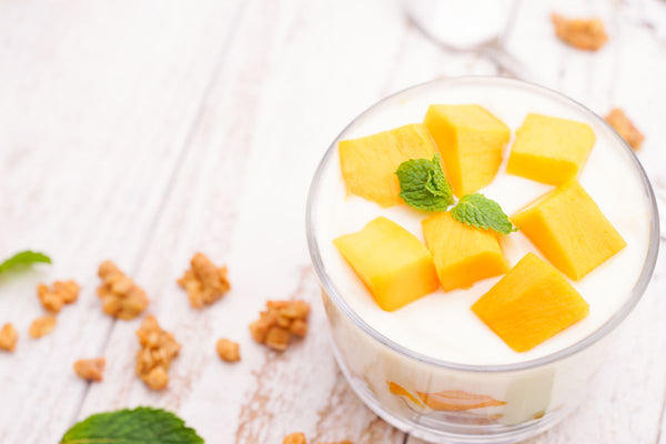 Mangoyoghurt med havre/kokos topping